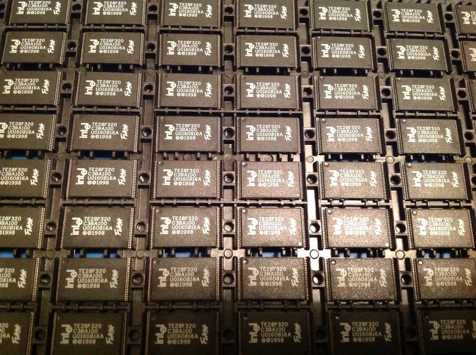 TE28F320C3BA100 INTEL NOR Flash 2M x 16, 48-Pin Plastic TSSOP, NOS (X1PC) U.S.A. - Image 1 of 4