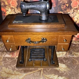 VINTAGE SEWING MACHINE MUSIC BOX GEORGE GOOD CORP Plays "Yesterday" - Picture 1 of 3