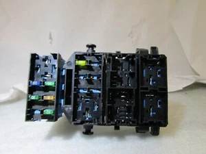 Renault Espace Mk4 02-06 interior relay fuse box board  - Picture 1 of 5