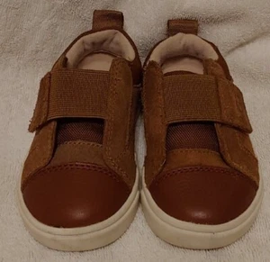 Size 6 UGG Chestnut Brown Rennon Low Toddler Sneaker w/Hook & Loop Closure - Picture 1 of 10