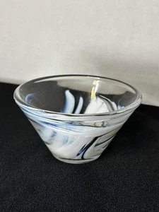 Contrast Glass Bowl Free Flowing Swirls - Picture 1 of 9