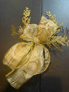 Mittlere Weihnachtsschleife mit weiß & gold + goldenen Plektren (SR T-B) - Bild 1 von 2