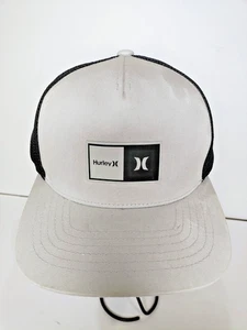 NEU ohne Etikett Hurley Herren Truckermütze grau/schwarz flache Krempe Druckknopflasche Mütze flexible Passform - Bild 1 von 6