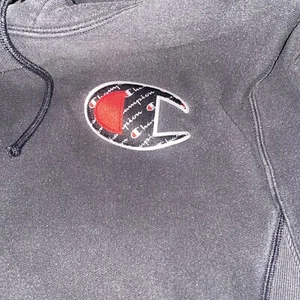 Sudadera con Capucha Vintage Champion Tejido Inverso Desteñida Negra Para Hombre Mediana - Imagen 1 de 3