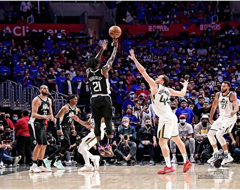 Patrick Beverley Clippers UnSigned 2021 Conference Semi-Final 3-Point Photo Cover