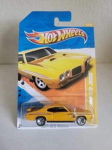 2011 Hot Wheels NEW MODELS ‘70 PONTIAC GTO JUDGE Yellow DAMAGED CARD BOTTOM - Picture 1 of 6