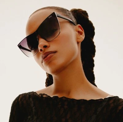 Quay Australia COME THRU CAT EYE Shield Oversized SUNGLASSES Black Gradient Fade - Image 1 of 4