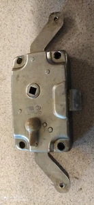 VW Bus T1 Türschloß mit Verriegelung für Klapptür 211841605D - Bild 1 von 3