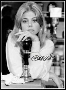 Imágenes de lienzo de algodón autografiadas de Britt Ekland. Edición Limitada (BE-104) - Imagen 1 de 1