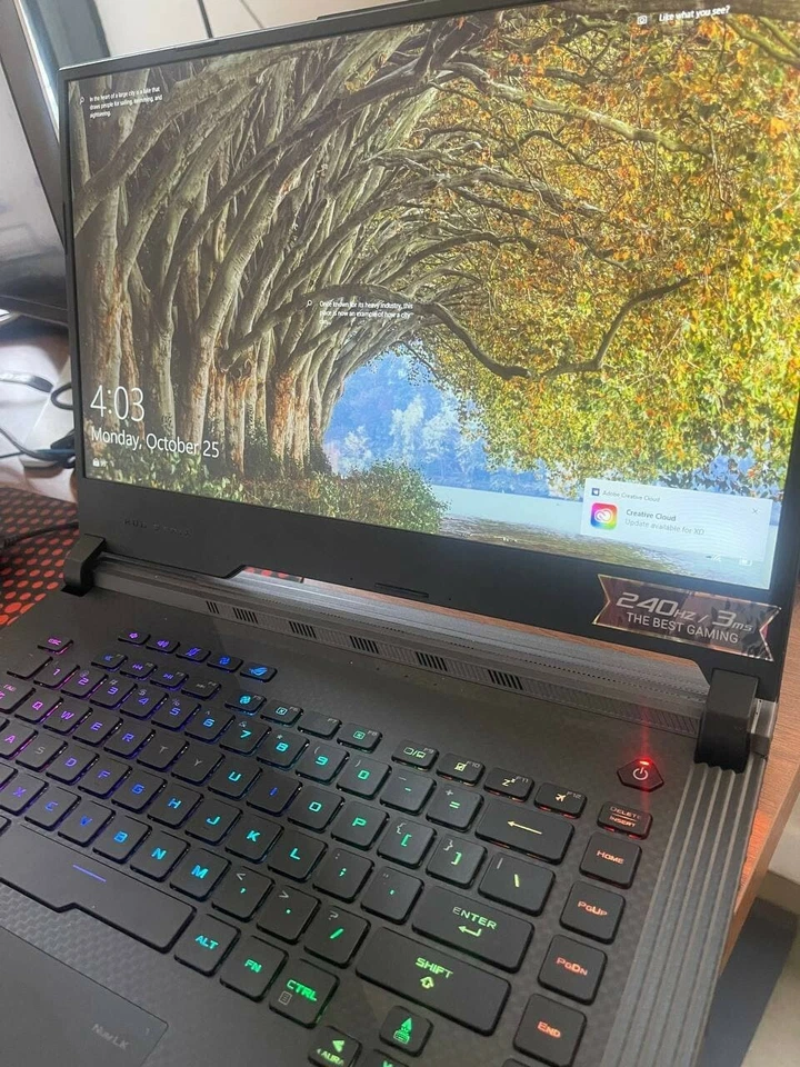 ASUS ROG Strix SCAR III RTX 2070 15.6” 240Hz i7-9750H 32GB RAM 1 TB SSD 1 TB HDD - Image 1 of 4