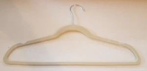 Beige Mikrofaser Samt bezogen Kleiderbügel Menge: 12 - Bild 1 von 2