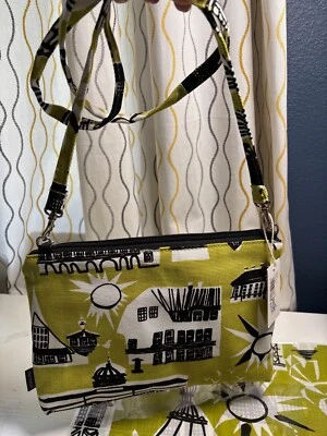 MARIMEKKO Helsinki/Freda, monedero de lona de algodón con correa para el hombro. verde lima Foto 1 de 3