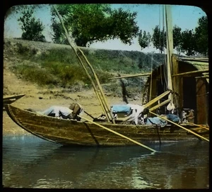 Magic Lantern Slide MEN WORKING ON BOAT C1920 PHOTO CHINA CHINESE - Picture 1 of 2