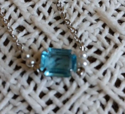 Collar Avon Delicado Vintage Azul Sobre Cadena Tono Plata Foto 1 de 4