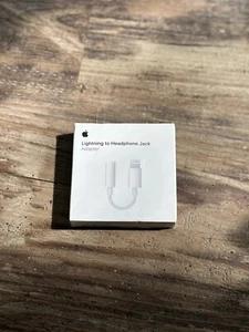 Apple MU7E2AM/A Lightning to 3.5 mm Headphone Jack Adapter - Zdjęcie 1 z 3