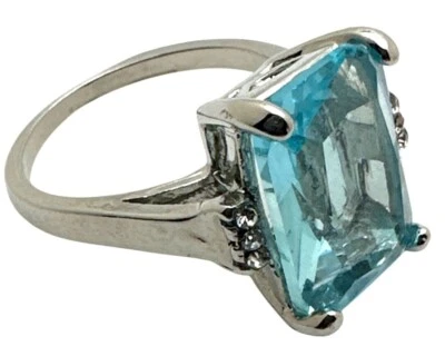 Anillo Aguamarina Azul Corte Esmeralda Talla 6.25 Blanco Chapado en Oro 10k Acentos Circonita Foto 1 de 4
