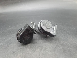 PORSCHE 996 986 911 BOXSTER HORNS W/ BRACKET  97-05 012222903 012212903 G8-871 - Picture 1 of 9