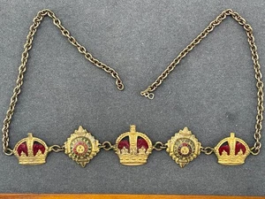 Prendedores del Ejército Real Británico de la Segunda Guerra Mundial hechos en un collar arte vagabundo Segunda Guerra Mundial  - Imagen 1 de 5