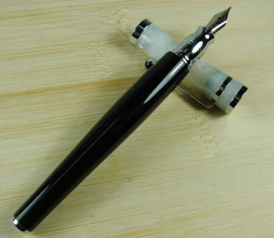 Pluma Estilográfica Fuliwen Celuloide Blanca Plumín Fino, Estilo Moda Foto 1 de 4