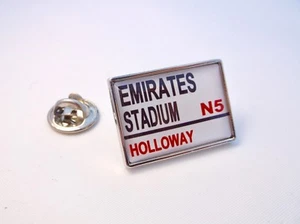 GUNNERS STADIUM ROAD STREET SIGN LAPEL PIN BADGE GIFT - Picture 1 of 1