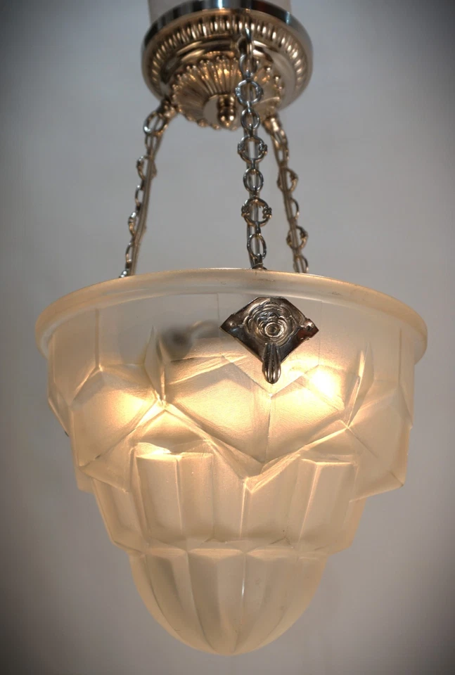 DEGUE : A 1930 ART DECO PENDANT            ... muller era chandelier France lamp - Image 1 of 4