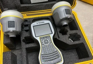 Trimble R12 kit GNSS receiver Base + Rover RTK/Galileo/Beidou/L5/radio 450-70/2W - Picture 1 of 8