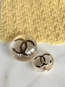CHANEL 1990s VINTAGE CC LUCITE GOLD 2 BUTTONS JACKET TWEED FABRIC SWATCH SIGNED - Picture 1 of 7