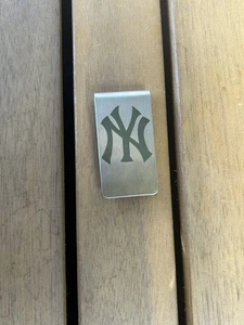 NEW YORK PERSONALIZED STAINLESS STEEL MONEY CLIP - BASEBALL HOT! - Picture 1 of 3