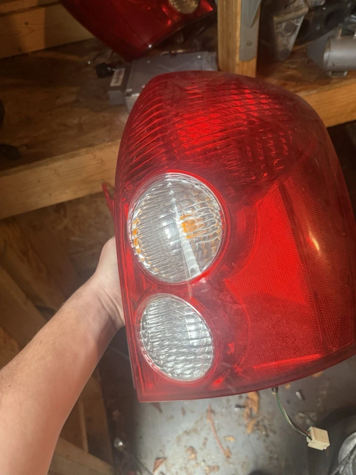 Luz trasera derecha pasajero Mazda Protege 5 Protege5 2002-2003 hatchback M5557 DG Foto 1 de 1