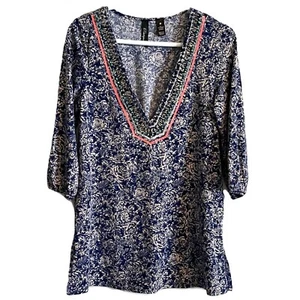 BKE BOUTIQUE Womens BOHO Tunic Top MEDIUM Blue Rose Print BEADED NECKLINE - Picture 1 of 8