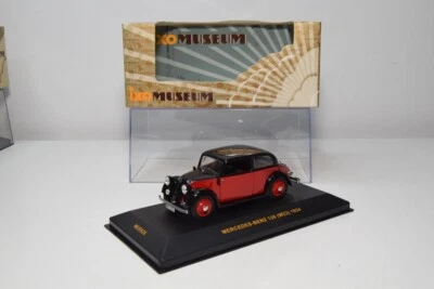 B28 1:43 IXO MUSEUM MUS026 MERCEDES-BENZ 130 W23 1934 ROSSO NERO NUOVO CON SC... - Immagine 1 di 4
