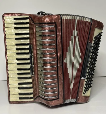 Acordeão de piano Pearl Maroon Morbidoni diamante LM (41 teclas/120 baixos) Itália estojo rígido - Imagem 1 de 4