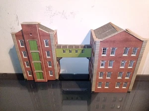 Oo Gauge Metcalfe Low Relief Factory Building - Pre Built - Picture 1 of 5