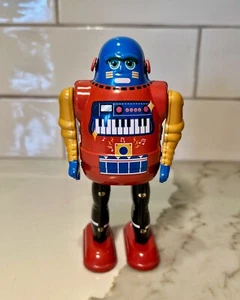 Collectible Piano Bot limited to 2,000 pieces worldwide - Photo 1 sur 5