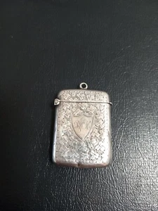 A George Vl silver vesta case with ivy leaf engraving and central shield bearing - Picture 1 of 6