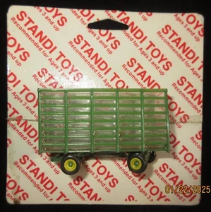 Vintage Standi Toys 1/64 Plastic Green & Yellow Bale Throw Wagon - Picture 1 of 2