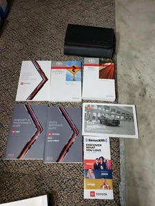 Toyota RAV4 2023 manual del propietario con navegación OEM y estuche - Imagen 1 de 4