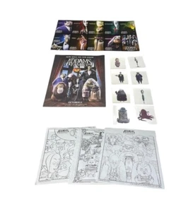 THE ADDAMS FAMILY Lot Promo Film Artikel Charakter Karten Buch Seiten & Tattoos - Bild 1 von 6
