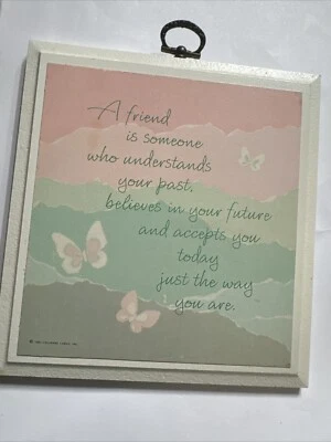 Placa de pared de madera vintage sello 1982 embajador amigo entiende cree Foto 1 de 4