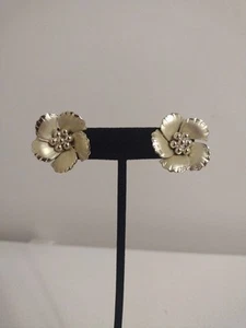 Vintage Coro Apple Blossom Flower Screw back Earrings - Picture 1 of 6