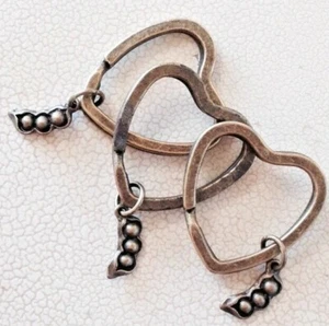 3 Whimsical Bronze 'Peas In A Pod' Key Chains. Gift. Siblings. Friends. Cousins. - Picture 1 of 2