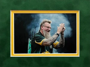 Autógrafo de dardos de exhibición de fotos montados firmados a mano de Simon Whitlock - Imagen 1 de 1