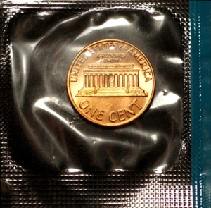1973 S Lincoln Memorial Penny in Original Mint Cello - Picture 1 of 1