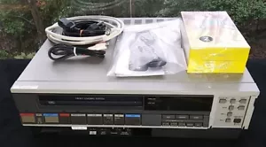 JVC Videokassettenrekorder/Player Modell-Nr. BR-3000U mit Kabeln, Fernbedienung & 2 Bändern - Bild 1 von 22