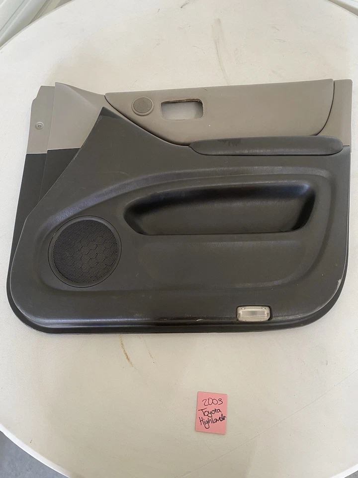 Toyota Highlander 2003 montaje del panel de la puerta delantera del lado del pasajero  Foto 1 de 1