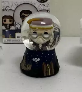 2 1/2-inch Wizarding World Snowglobe- Albus Dumbledore - Picture 1 of 4