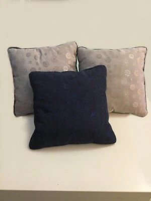 MARCATO OFFERTA SET 3 CUSCINI cuscino DIVANO coordinati argento blu MARINARI - Immagine 1 di 4