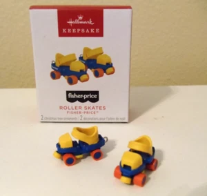 Ornements miniatures 1" Hallmark 2024 Fisher Price "Patins à roulettes" - Neuf dans sa boîte ! - Photo 1/3