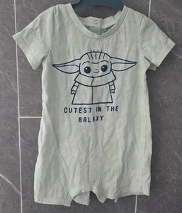 Mameluco Star Wars Disney Baby Yoda Grogu verde lindo en la galaxia 24 meses - Imagen 1 de 4