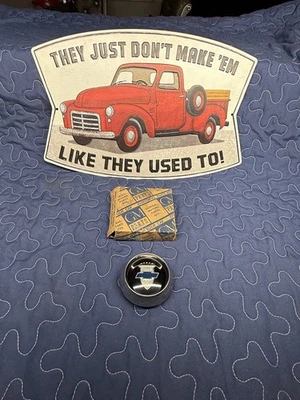 Nos 1951 1952 Chevy Deluxe Volante Botón Tapa Original GM Foto 1 de 4